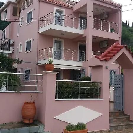 Themis Apartment *