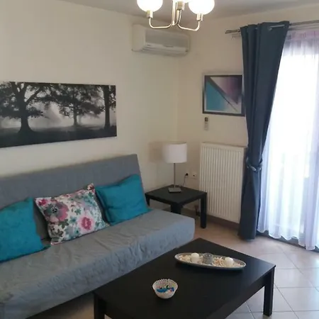 Themis Apartment *