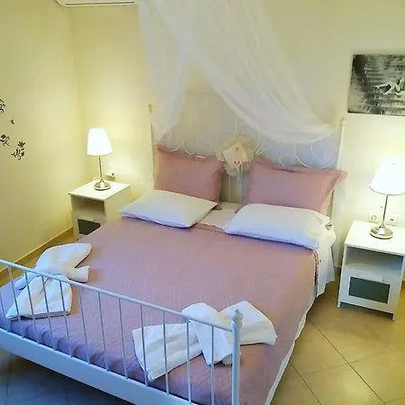 Themis Apartment *
